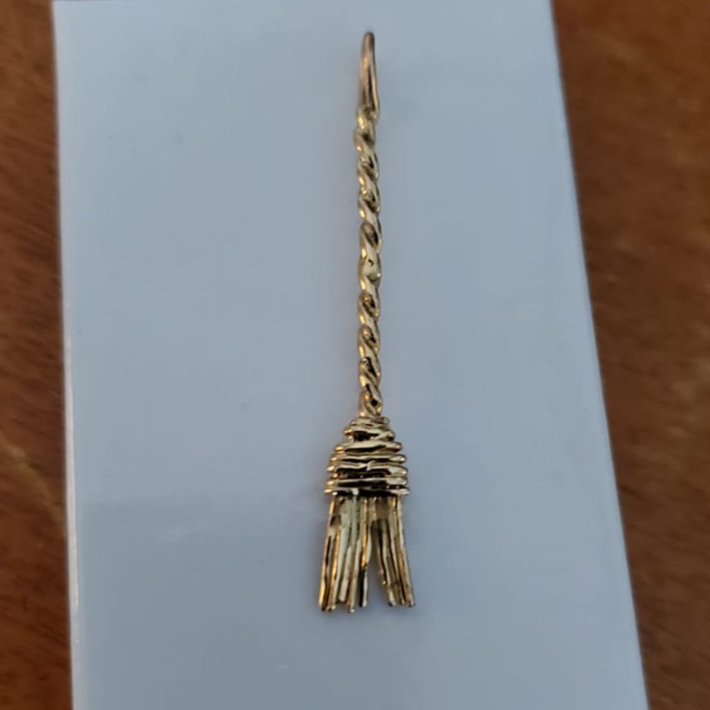 14k broom charm